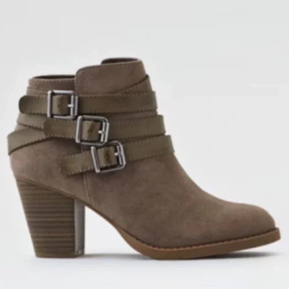 American Eagle Brown Ankle Boots with Buckle Straps, NWT, size 8